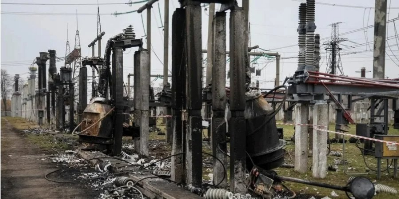 Через негоду та обстріли. Жителі двох областей залишилися без електрики