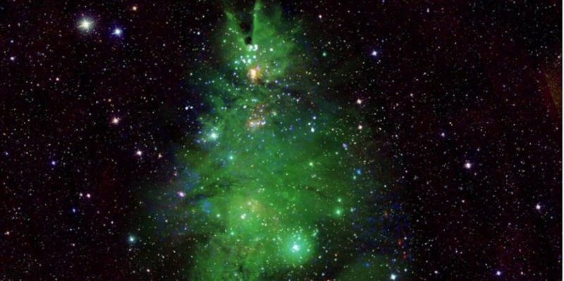 Неймовірна краса. NASA показало скупчення зірок у&nbsp;формі новорічної ялинки