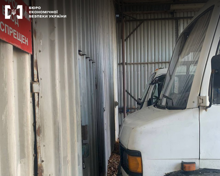Працівники заводу планують протестувати. БЕБ влаштувало обшуки у «відомого виробника алкоголю» через ухилення від податків