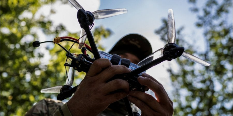 Працюють з трьома компаніями. Укроборонпром розгорнув виробництво FPV-дронів