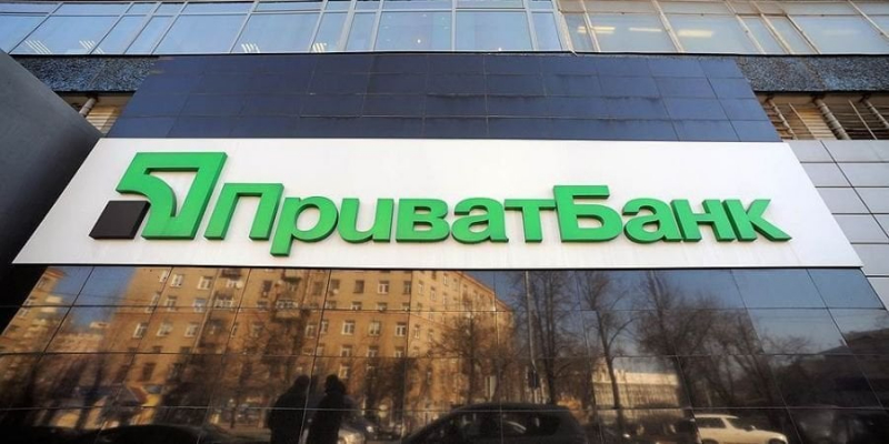 Привезуть у шість країн Європи. ПриватБанк і Нова Пошта запустили послугу з доставки банківських карт за кордон